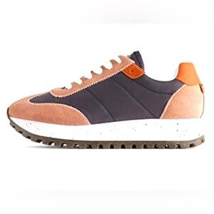 Zara color block sneakers, white laces, speckled sole, message on top 👟👟